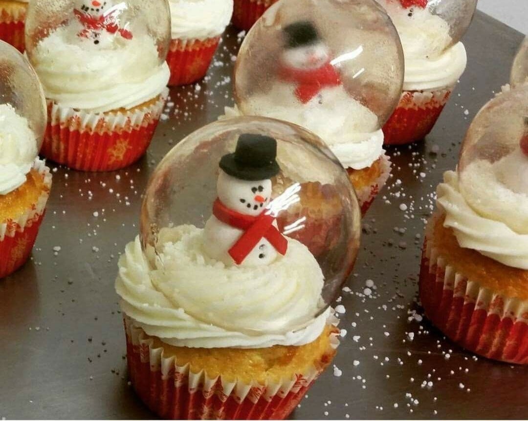 Snow Globe Cupcakes: Pinterest-Worthy Edible Glass Holiday Baking top view